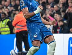 IM体育官网入口-包含切尔西客场惊险逆转，球迷心情一跌之后一跃的词条