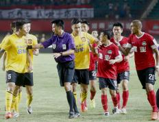 IM体育赛事直播入口-关于大连实德全面击败对手，发挥出色跻身联赛第一集团的信息