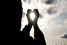 IM体育下载-双重奏鸣，萨拉赫欧冠封神之夜，几内亚爆冷背后的足球启示