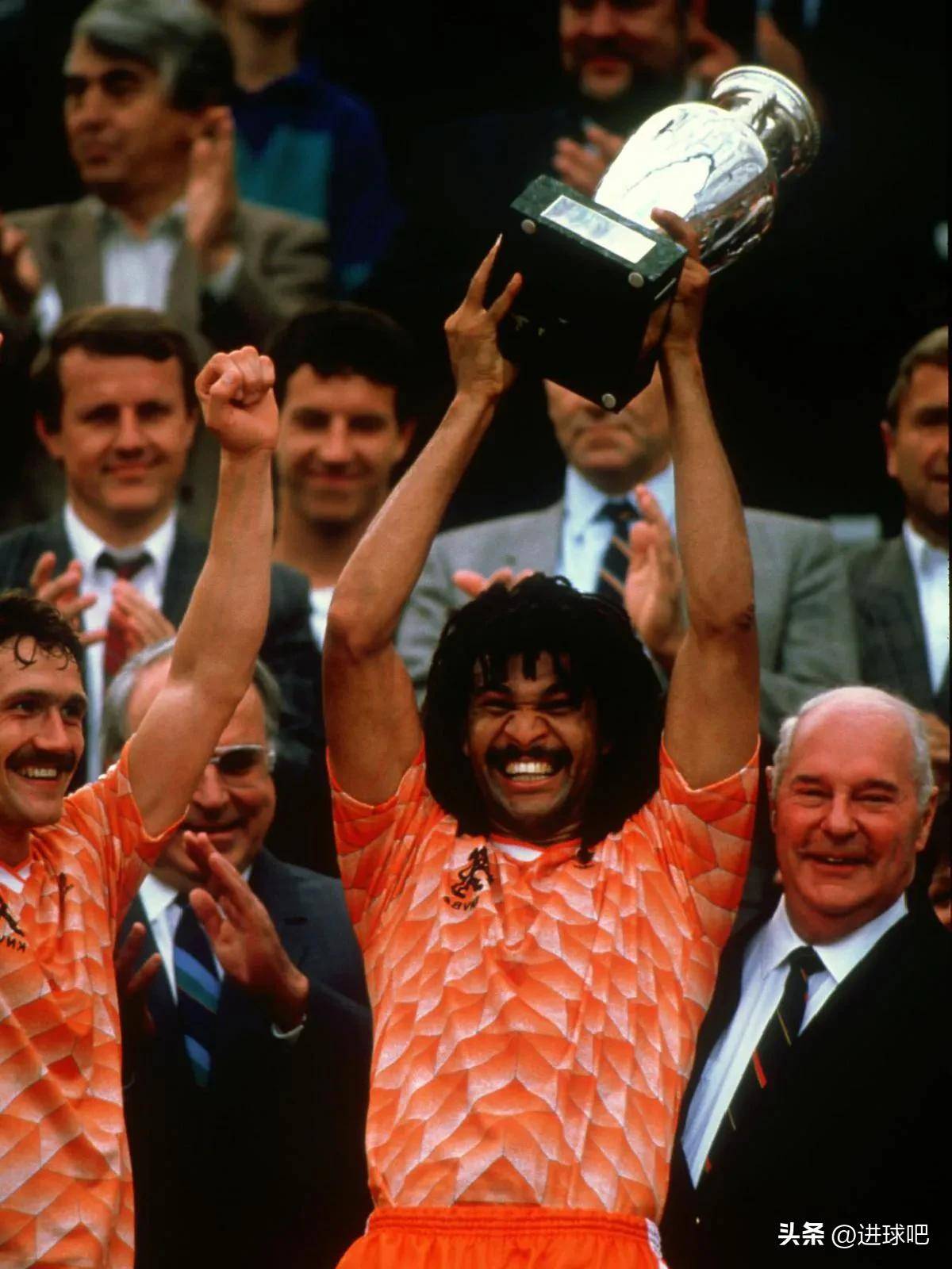 IM体育官方网站-荷兰队实现逆转,晋级下一轮比赛