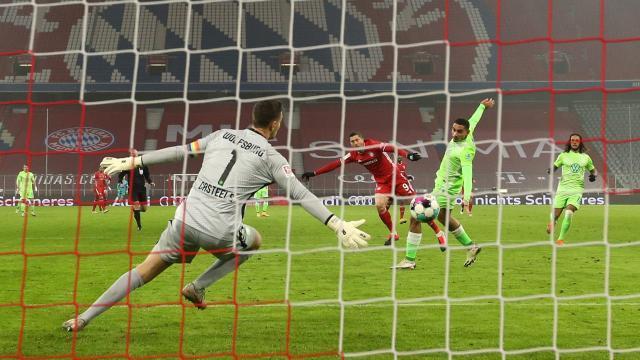 IM体育官方网站-狼堡球员成功突破对手防线，夺得好成绩