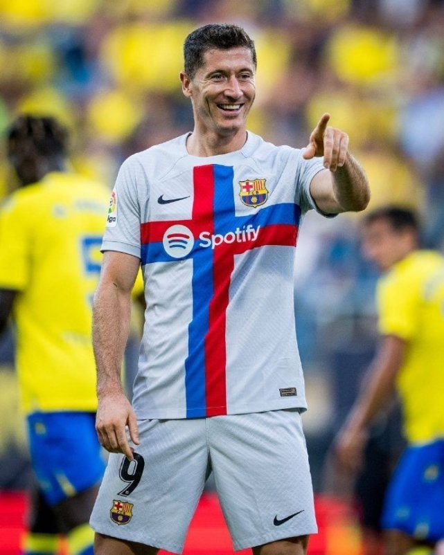 IM体育官方网-包含塞维利亚成功逆转胜利，登顶积分榜领先的词条