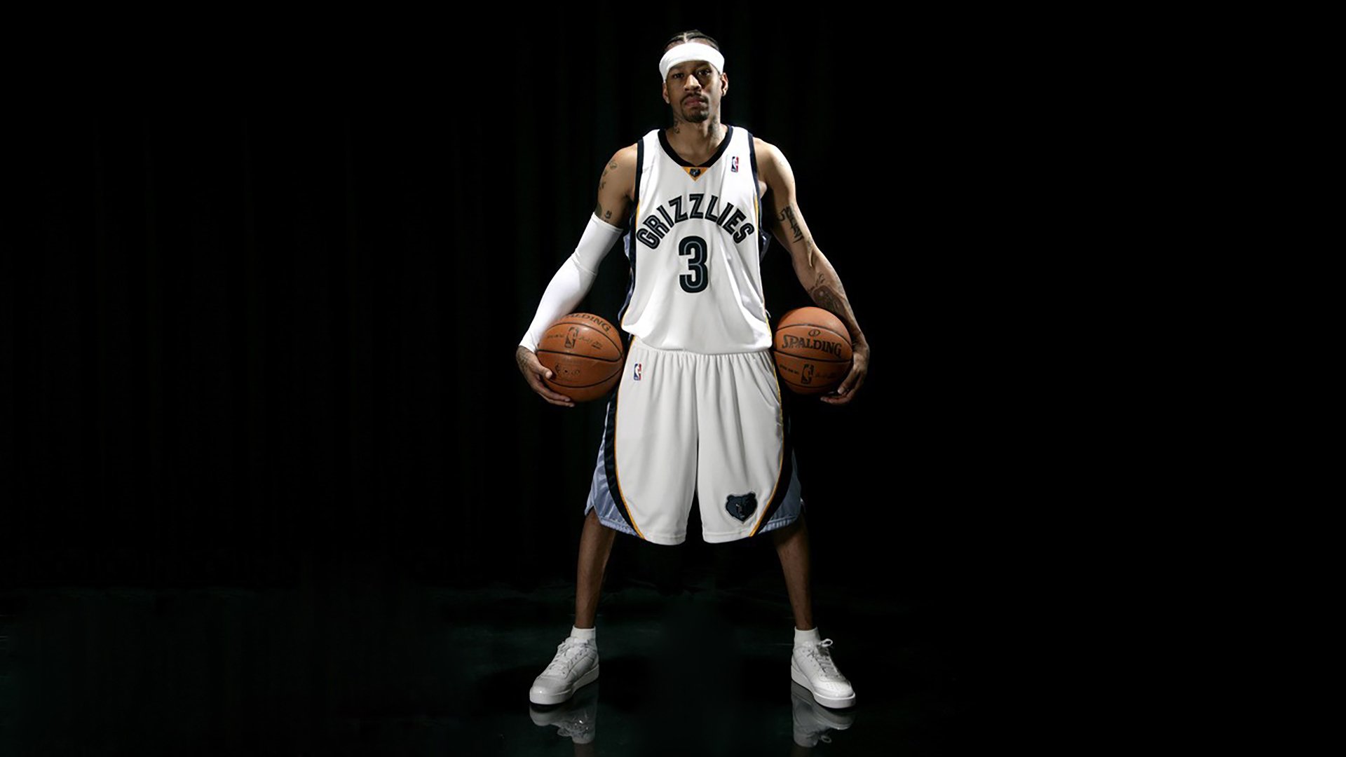 IM体育下载-季后赛之夜，浓眉成为胜负手，湖人内线巨兽的统治时刻