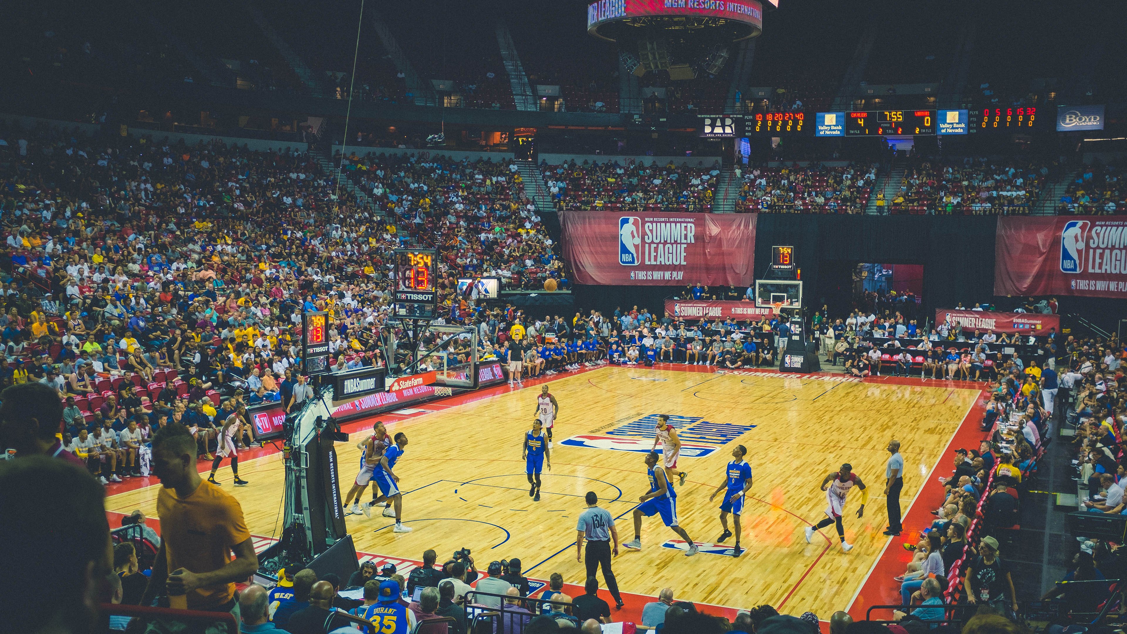 IM体育下载-欧冠淘汰赛之夜，布克打出生涯之夜