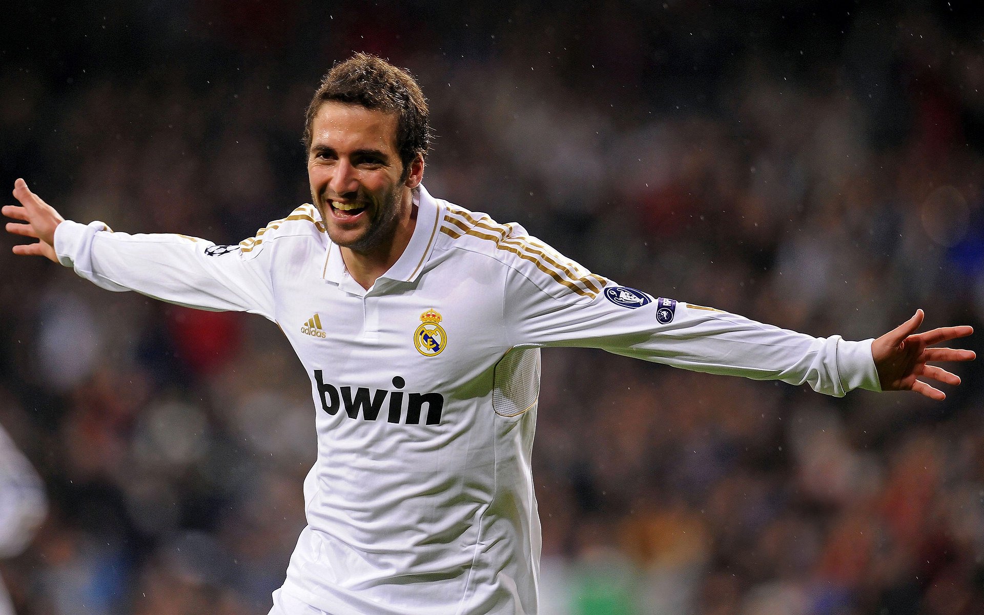 IM体育-南国雄鹰难敌药厂铁蹄,苏亚雷斯一传一射定乾坤